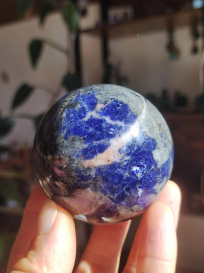 Sodalith - Edelstein Kugel Deko Sphere Massage Kristall Spielkugel Meditation Heilstein Frau Mann Geschenk Er Sie Haus Energie Traum Wohnen - Art of Nature Berlin