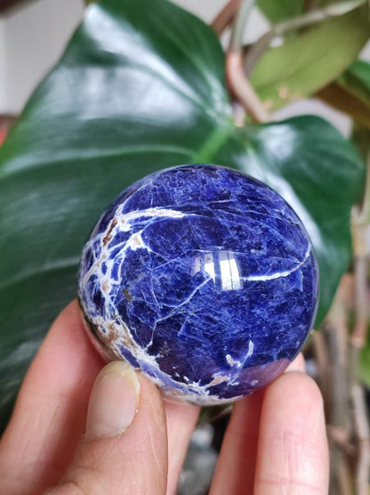 Sodalith - Edelstein Kugel Deko Sphere Massage Kristall Spielkugel Meditation Heilstein Frau Mann Geschenk Er Sie Haus Energie Traum Wohnen - Art of Nature Berlin