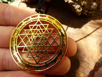 Sri Yantra~ Meditations Amulett Kette ~HIPPIE ~GOA ~Boho ~Tibet ~Ethno ~Nature - Art of Nature Berlin