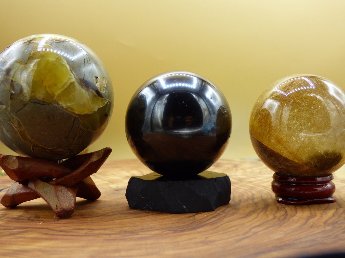 Ständer für Edelstein Kugeln aus Holz oder Schungit ~ Deko Crystal Ball ~HIPPIE ~GOA ~Boho ~Ethno ~Heilstein ~Naturschatz - Art of Nature Berlin