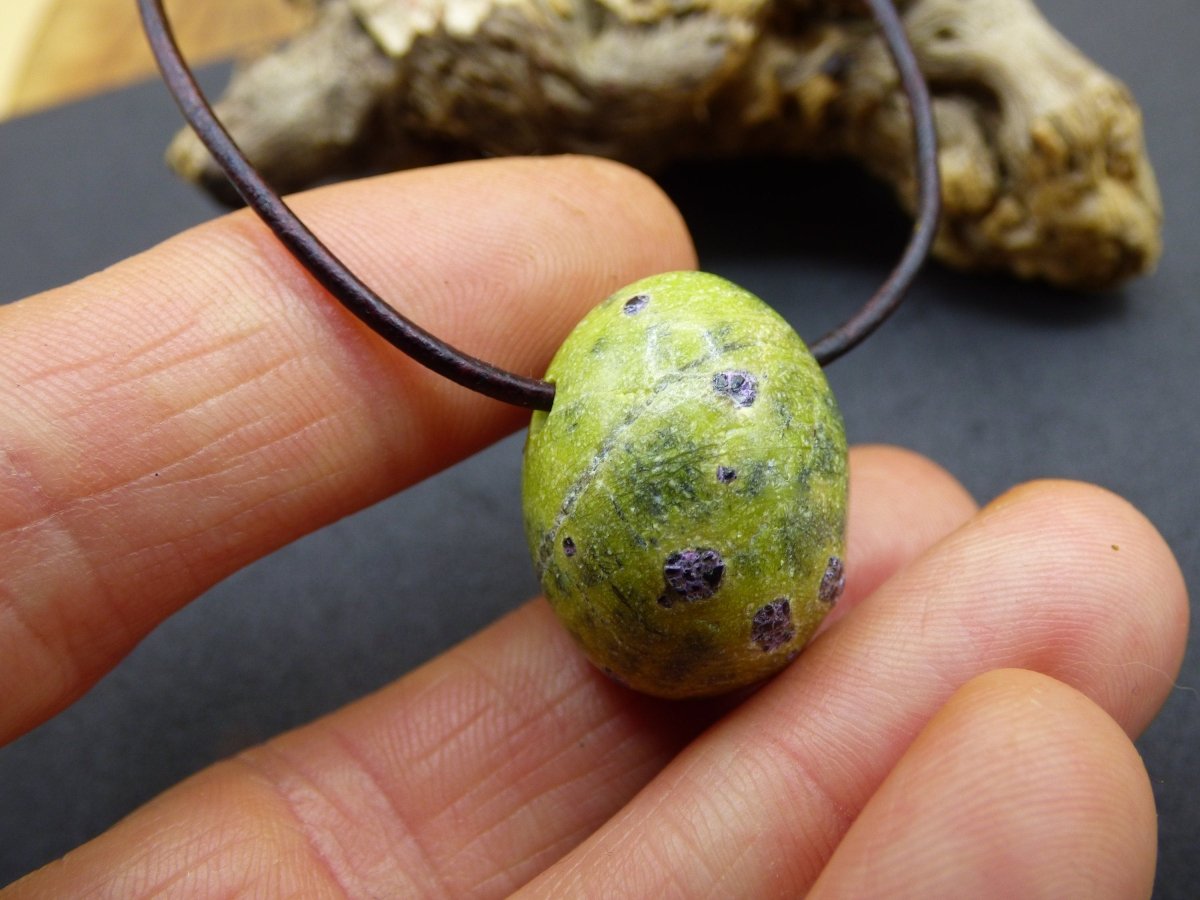 Stichtit in Serpentin~ Edelstein Kette ~HIPPIE ~GOA ~Boho ~Ethno ~Nature ~Heilstein - Art of Nature Berlin