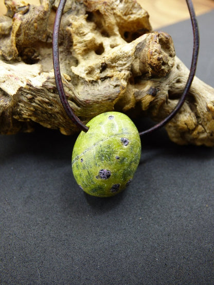 Stichtit in Serpentin~ Edelstein Kette ~HIPPIE ~GOA ~Boho ~Ethno ~Nature ~Heilstein - Art of Nature Berlin