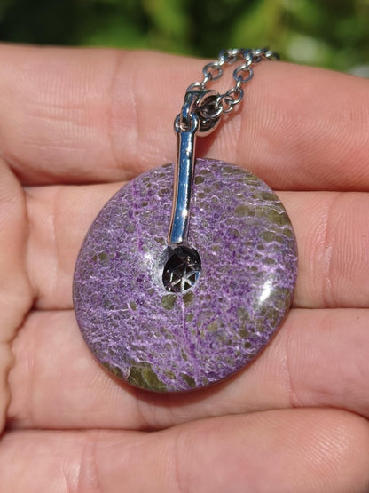 Stichtit Kette Donut Edelstein + Donut Halter Silber Pi Schutzsymbol Lila violett Anhänger Mann Frau Heilstein Festival Kristall Rarität - Art of Nature Berlin