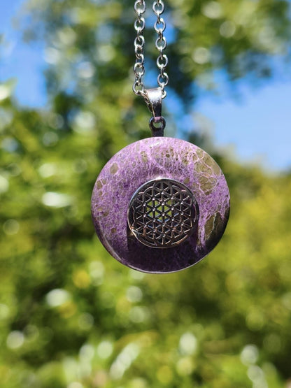 Stichtit Kette Donut Edelstein + Donut Halter Silber Pi Schutzsymbol Lila violett Anhänger Mann Frau Heilstein Festival Kristall Rarität - Art of Nature Berlin