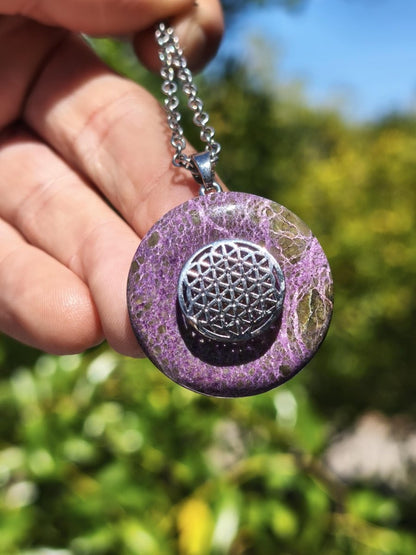 Stichtit Kette Donut Edelstein + Donut Halter Silber Pi Schutzsymbol Lila violett Anhänger Mann Frau Heilstein Festival Kristall Rarität - Art of Nature Berlin