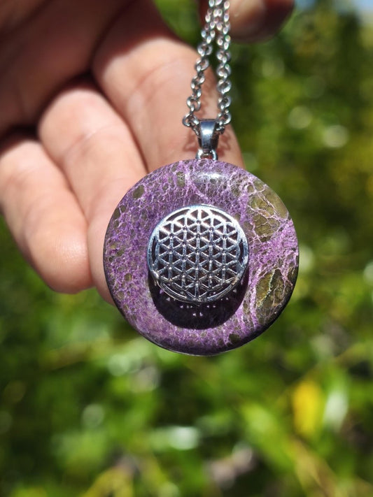 Stichtit Kette Donut Edelstein + Donut Halter Silber Pi Schutzsymbol Lila violett Anhänger Mann Frau Heilstein Festival Kristall Rarität - Art of Nature Berlin