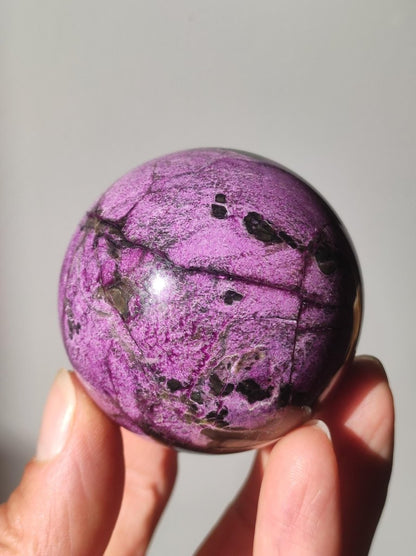 Stichtite AAA - Edelstein Kugel Natur Heilstein Deko Sphere Kristall Geschenk Er Sie Haus Einweihung Wohnung Energie Kraft Meditation - Art of Nature Berlin