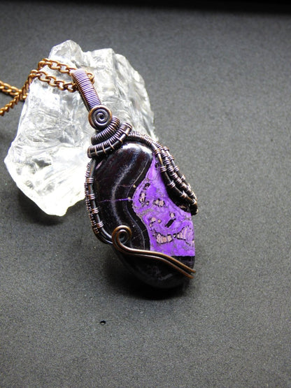 Sugilite Sugilith *~ Wire ~* ~ lila Edelstein Kette mit Kupferdraht ~HIPPIE ~GOA ~Boho ~Ethno ~Nature ~Heilstein ~Energy ~Chakra ~Spirale - Art of Nature Berlin