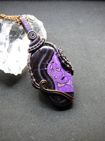 Sugilite Sugilith *~ Wire ~* ~ lila Edelstein Kette mit Kupferdraht ~HIPPIE ~GOA ~Boho ~Ethno ~Nature ~Heilstein ~Energy ~Chakra ~Spirale - Art of Nature Berlin