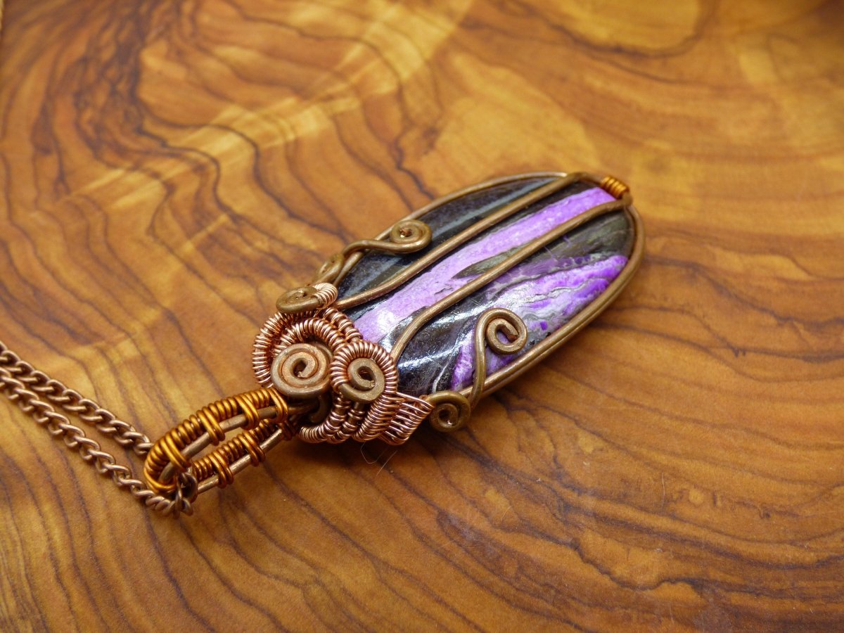 Sugilite Sugilith *~ Wire ~* ~ lila Edelstein Kette mit Kupferdraht ~HIPPIE ~GOA ~Boho ~Ethno ~Nature ~Heilstein ~Energy ~Chakra ~Spirale - Art of Nature Berlin