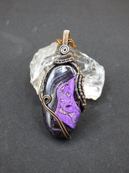 Sugilite Sugilith *~ Wire ~* ~ lila Edelstein Kette mit Kupferdraht ~HIPPIE ~GOA ~Boho ~Ethno ~Nature ~Heilstein ~Energy ~Chakra ~Spirale - Art of Nature Berlin