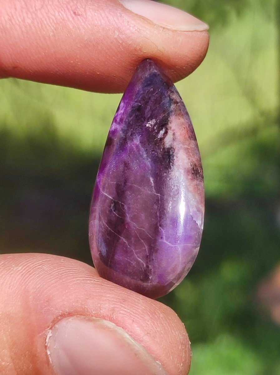 Sugilith A - 100% Natürlich Sugilite Cabochon Sammler Mineral lila hochwertig edel Geldanlage Investition Heilstein Rarität Unikat Therapie - Art of Nature Berlin