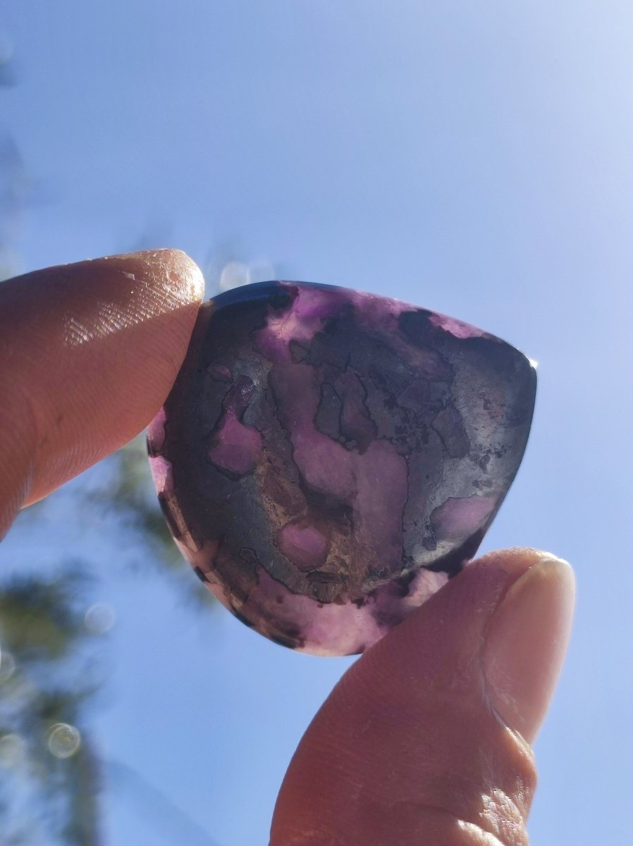 Sugilith A - 100% Natürlich Sugilite Cabochon Sammler Mineral lila hochwertig edel Geldanlage Investition Heilstein Rarität Unikat Therapie - Art of Nature Berlin