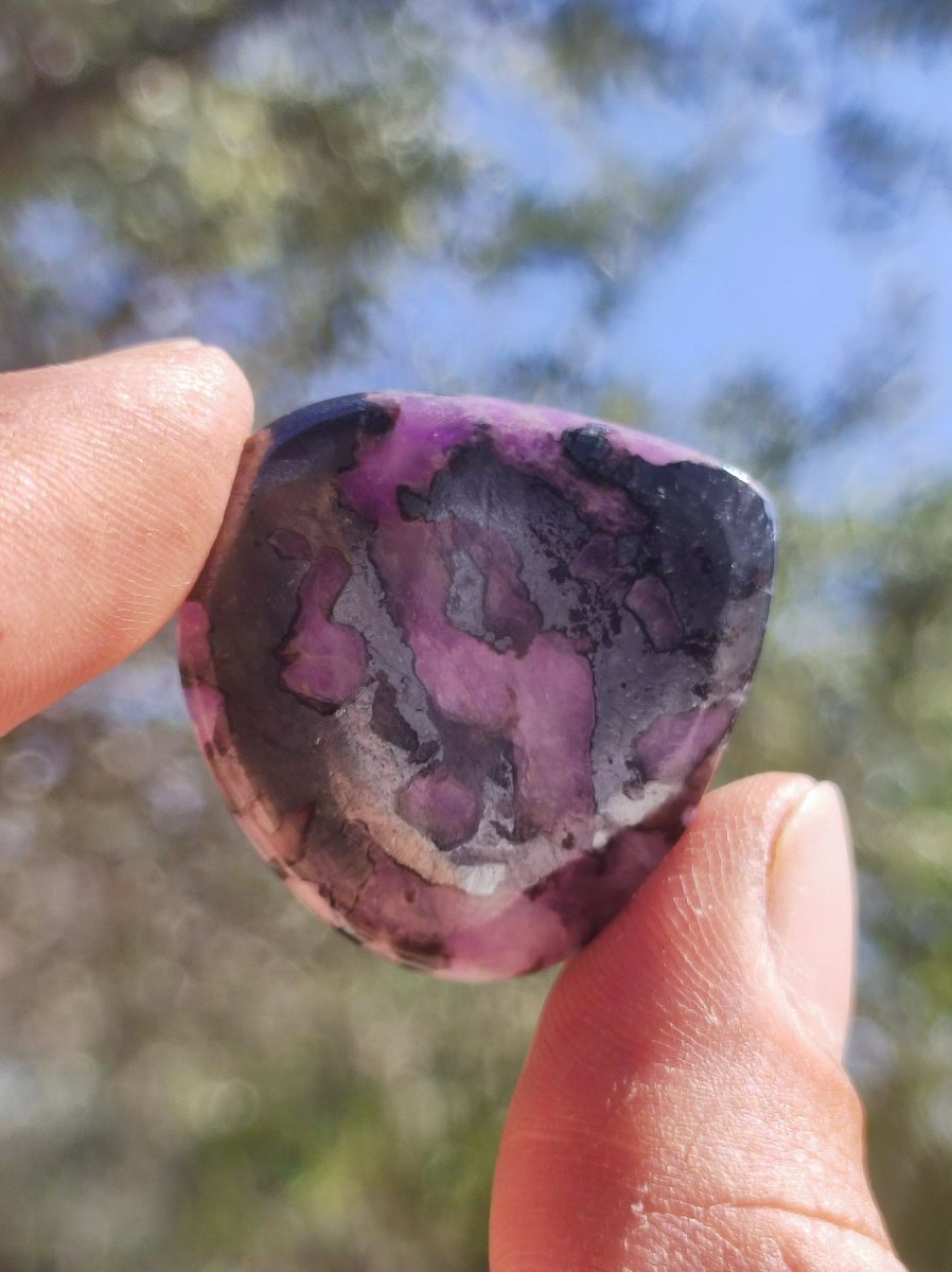 Sugilith A - 100% Natürlich Sugilite Cabochon Sammler Mineral lila hochwertig edel Geldanlage Investition Heilstein Rarität Unikat Therapie - Art of Nature Berlin