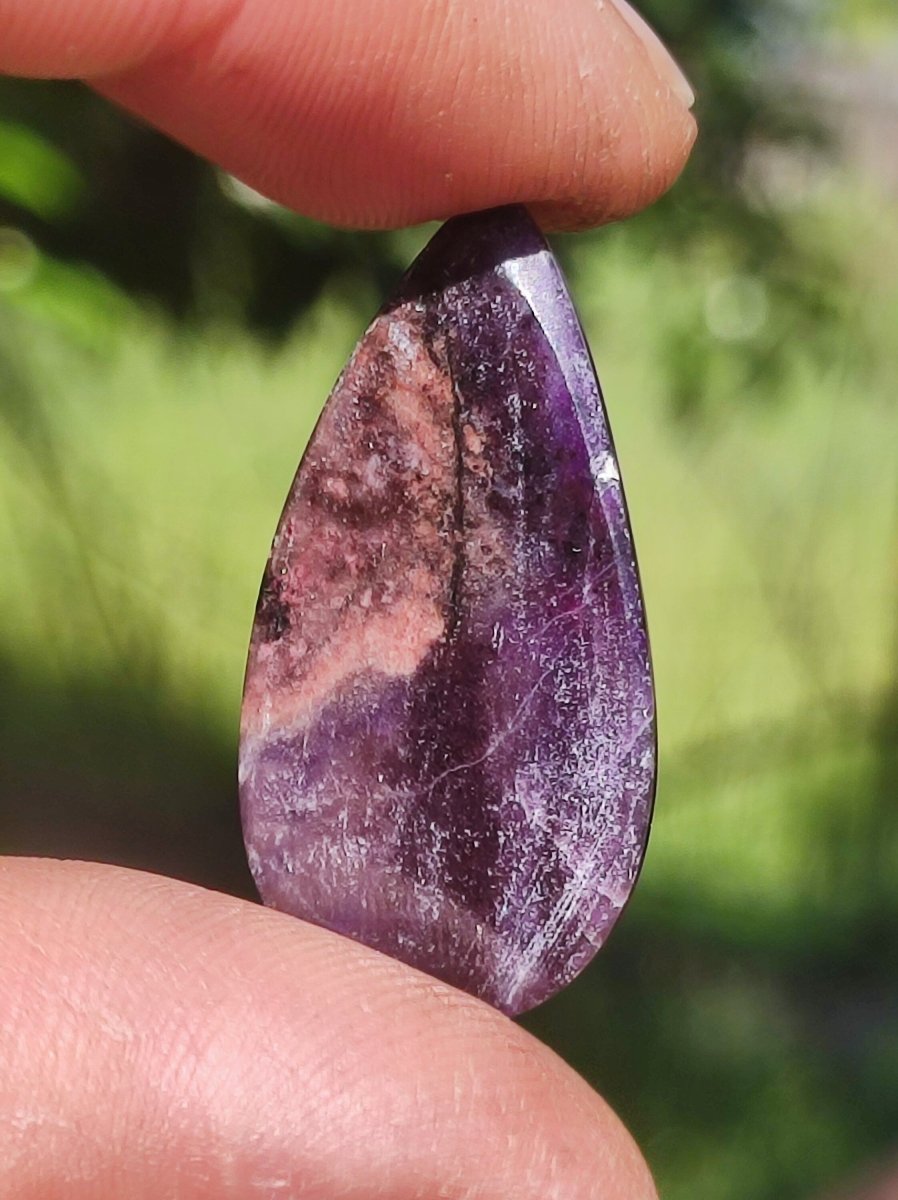 Sugilith A - 100% Natürlich Sugilite Cabochon Sammler Mineral lila hochwertig edel Geldanlage Investition Heilstein Rarität Unikat Therapie - Art of Nature Berlin