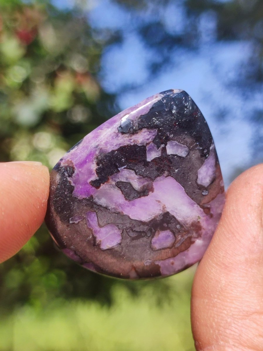 Sugilith A - 100% Natürlich Sugilite Cabochon Sammler Mineral lila hochwertig edel Geldanlage Investition Heilstein Rarität Unikat Therapie - Art of Nature Berlin