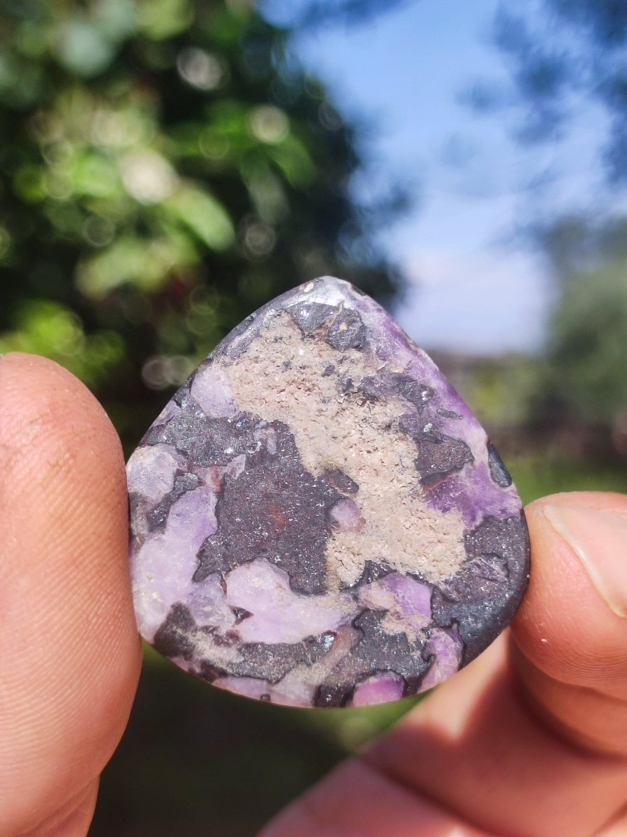 Sugilith A - 100% Natürlich Sugilite Cabochon Sammler Mineral lila hochwertig edel Geldanlage Investition Heilstein Rarität Unikat Therapie - Art of Nature Berlin