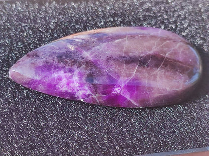 Sugilith A - 100% Natürlich Sugilite Cabochon Sammler Mineral lila hochwertig edel Geldanlage Investition Heilstein Rarität Unikat Therapie - Art of Nature Berlin