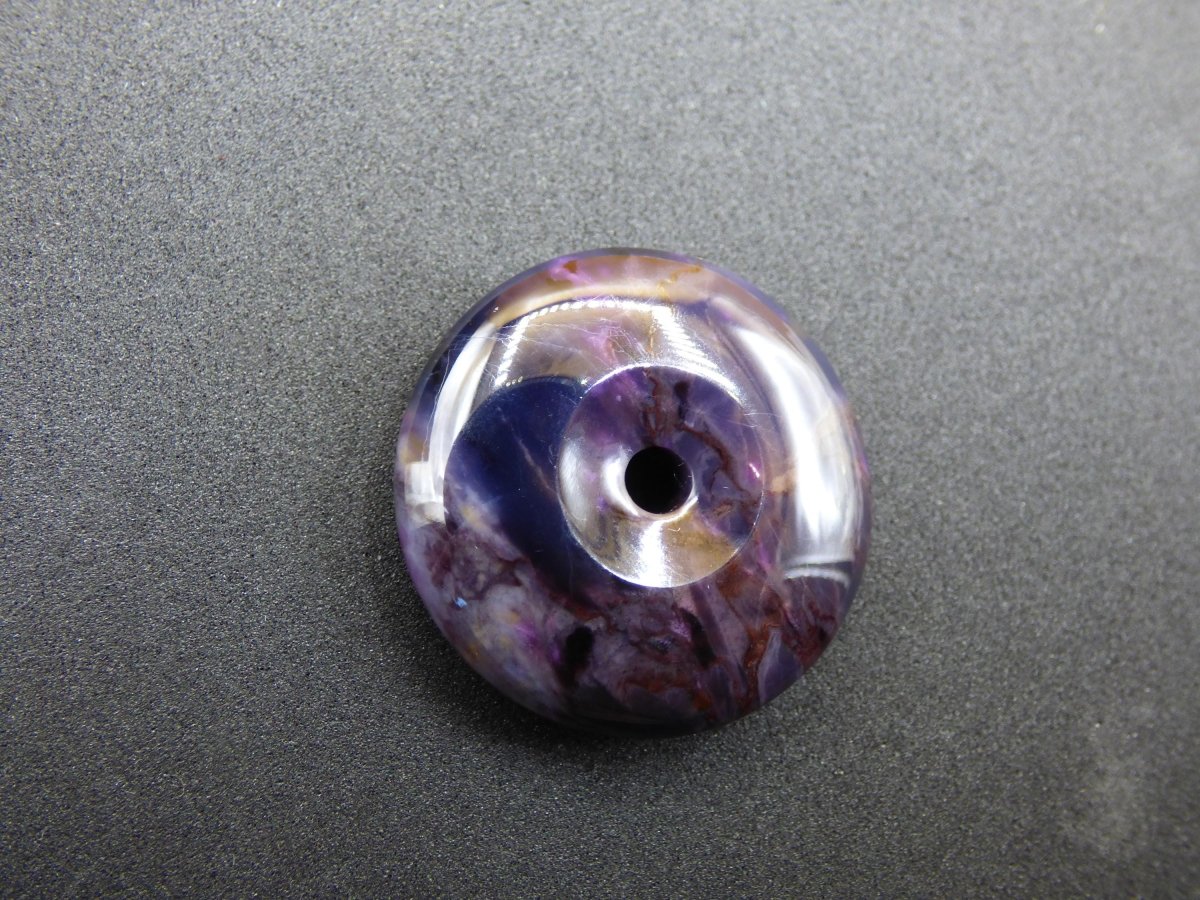 Sugilith AAA Schutz Donut Edelstein Kristall Heilstein Rarität Selten Sammler lila Anhänger rund Geschenk Mann Frau Er Sie Freund violet - Art of Nature Berlin