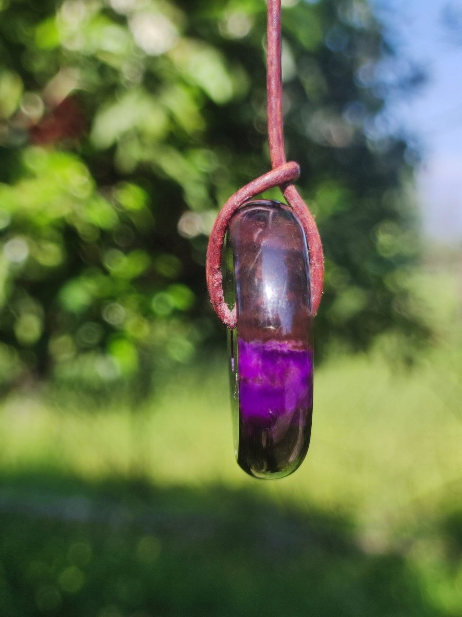 Sugilith AAA Schutz Donut Edelstein Kristall Heilstein Rarität Selten Sammler lila Anhänger rund Geschenk Mann Frau Er Sie Freund violet - Art of Nature Berlin