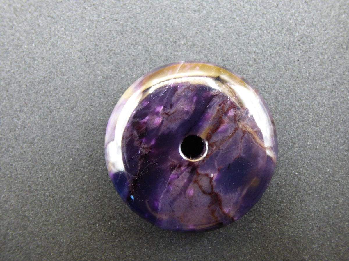 Sugilith AAA Schutz Donut Edelstein Kristall Heilstein Rarität Selten Sammler lila Anhänger rund Geschenk Mann Frau Er Sie Freund violet - Art of Nature Berlin