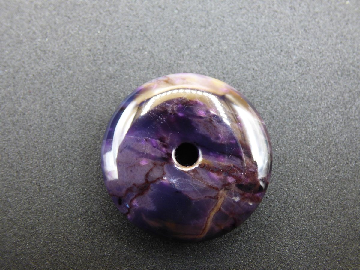 Sugilith AAA Schutz Donut Edelstein Kristall Heilstein Rarität Selten Sammler lila Anhänger rund Geschenk Mann Frau Er Sie Freund violet - Art of Nature Berlin