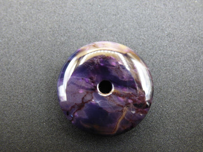 Sugilith AAA Schutz Donut Edelstein Kristall Heilstein Rarität Selten Sammler lila Anhänger rund Geschenk Mann Frau Er Sie Freund violet - Art of Nature Berlin