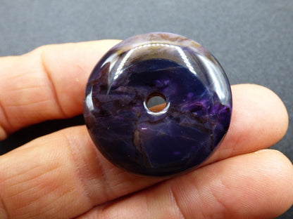 Sugilith AAA Schutz Donut Edelstein Kristall Heilstein Rarität Selten Sammler lila Anhänger rund Geschenk Mann Frau Er Sie Freund violet - Art of Nature Berlin