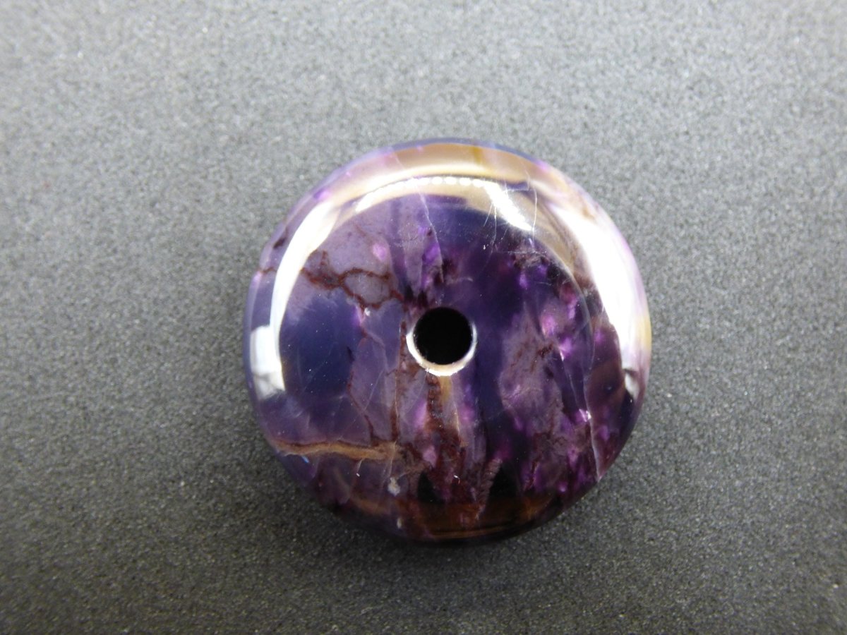 Sugilith AAA Schutz Donut Edelstein Kristall Heilstein Rarität Selten Sammler lila Anhänger rund Geschenk Mann Frau Er Sie Freund violet - Art of Nature Berlin