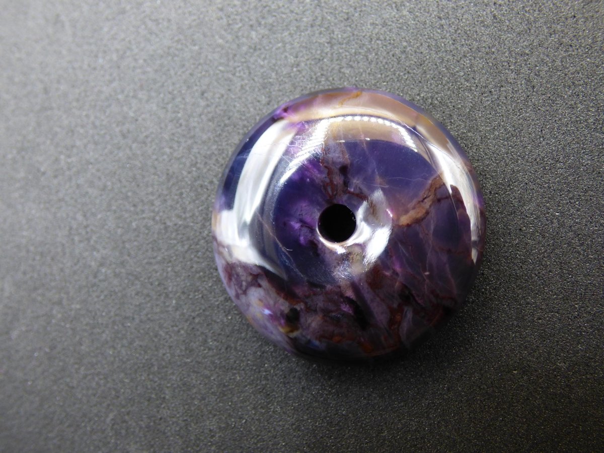 Sugilith AAA Schutz Donut Edelstein Kristall Heilstein Rarität Selten Sammler lila Anhänger rund Geschenk Mann Frau Er Sie Freund violet - Art of Nature Berlin