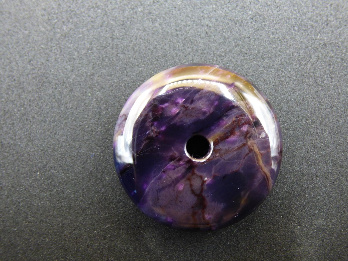 Sugilith AAA Schutz Donut Edelstein Kristall Heilstein Rarität Selten Sammler lila Anhänger rund Geschenk Mann Frau Er Sie Freund violet - Art of Nature Berlin