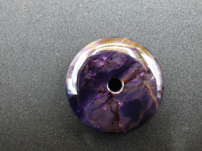 Sugilith AAA Schutz Donut Edelstein Kristall Heilstein Rarität Selten Sammler lila Anhänger rund Geschenk Mann Frau Er Sie Freund violet - Art of Nature Berlin