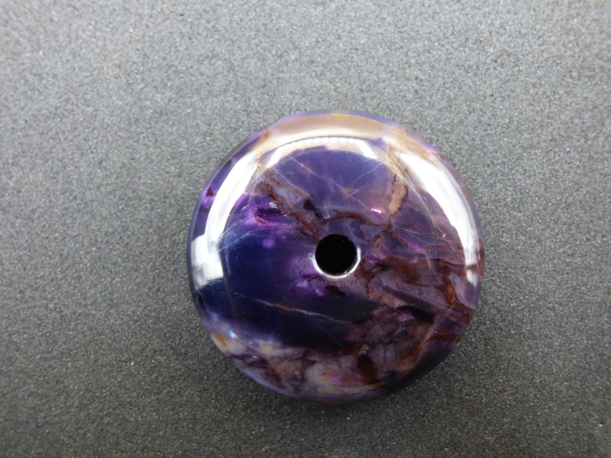 Sugilith AAA Schutz Donut Edelstein Kristall Heilstein Rarität Selten Sammler lila Anhänger rund Geschenk Mann Frau Er Sie Freund violet - Art of Nature Berlin