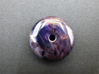 Sugilith AAA Schutz Donut Edelstein Kristall Heilstein Rarität Selten Sammler lila Anhänger rund Geschenk Mann Frau Er Sie Freund violet - Art of Nature Berlin