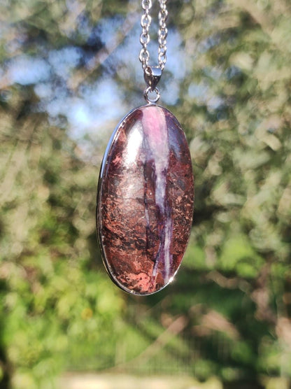 Sugilith + Bustamit & Richterit - inkl. 925 Silber Fassung lila Edelstein Kette Natur Heilstein Seltene Rarität Mann Frau Er Sie Geschenk - Art of Nature Berlin