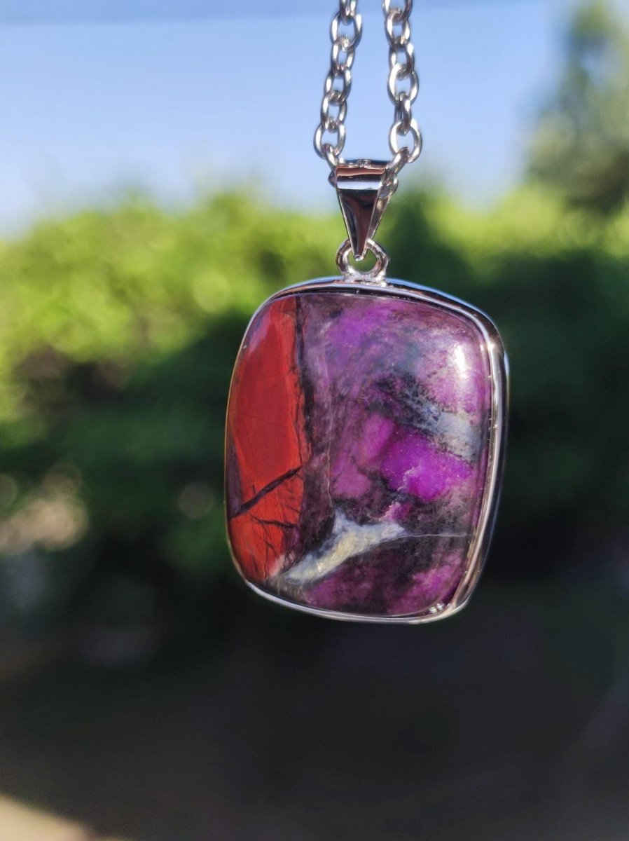 Sugilith + Bustamit & Richterit - inkl. 925 Silber Fassung lila Edelstein Kette Natur Heilstein Seltene Rarität Mann Frau Er Sie Geschenk - Art of Nature Berlin