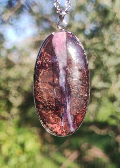 Sugilith + Bustamit & Richterit - inkl. 925 Silber Fassung lila Edelstein Kette Natur Heilstein Seltene Rarität Mann Frau Er Sie Geschenk - Art of Nature Berlin