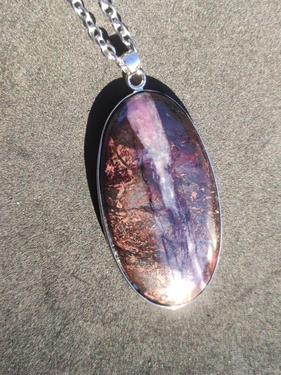 Sugilith + Bustamit & Richterit - inkl. 925 Silber Fassung lila Edelstein Kette Natur Heilstein Seltene Rarität Mann Frau Er Sie Geschenk - Art of Nature Berlin