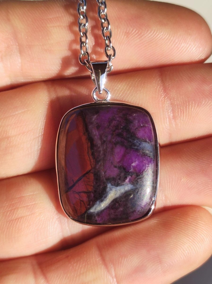 Sugilith + Bustamit & Richterit - inkl. 925 Silber Fassung lila Edelstein Kette Natur Heilstein Seltene Rarität Mann Frau Er Sie Geschenk - Art of Nature Berlin
