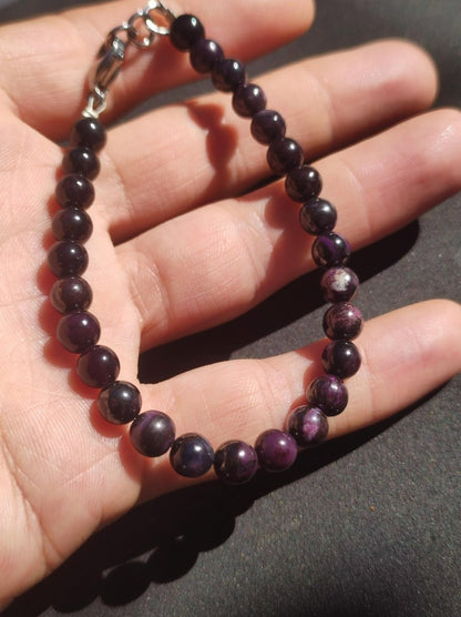 Sugilith Bustamit Richterit Sugilite Edelstein Armband Perlen Heilstein Energie Natur Echt Rarität Selten Schmuck Frau Mann Er Sie Mutter - Art of Nature Berlin