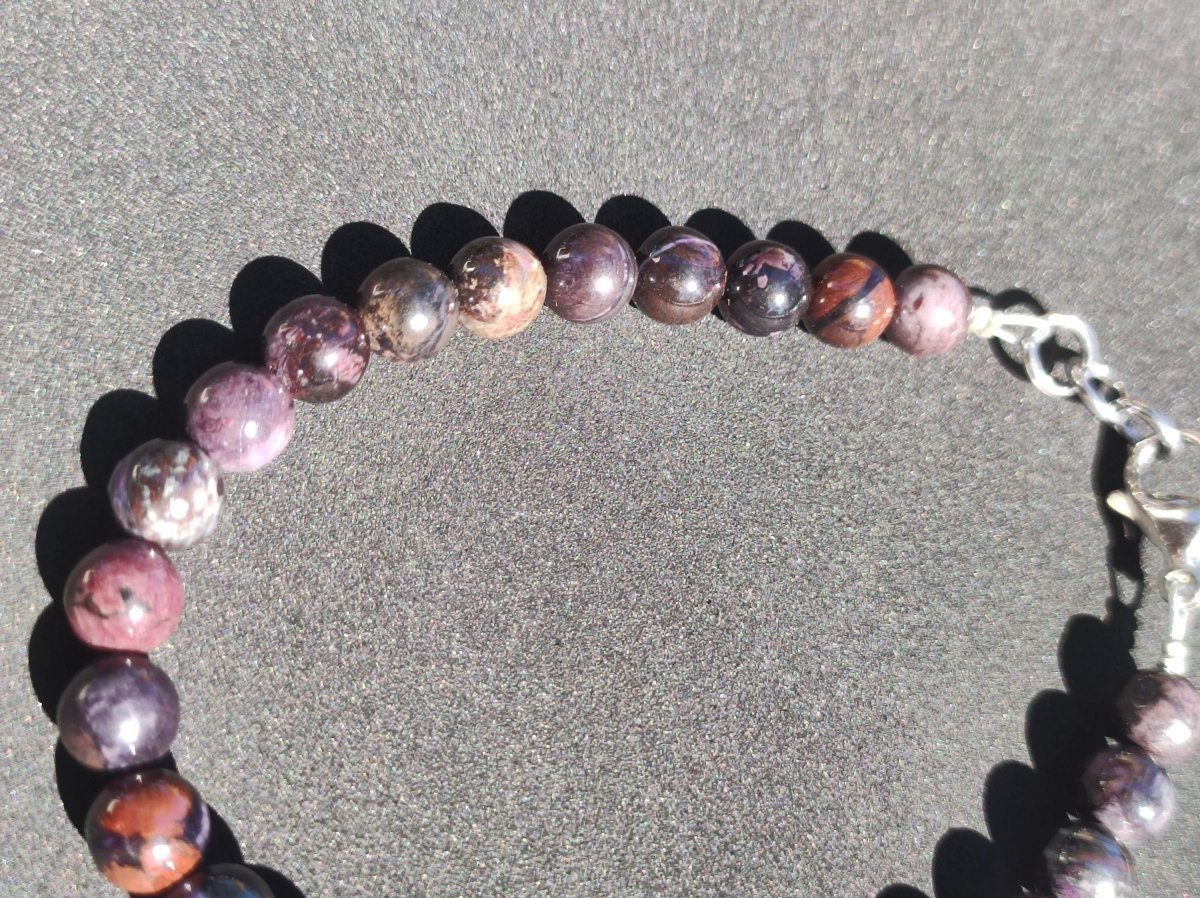 Sugilith Bustamit Richterit Sugilite Edelstein Armband Perlen Heilstein Energie Natur Echt Rarität Selten Schmuck Frau Mann Er Sie Mutter - Art of Nature Berlin