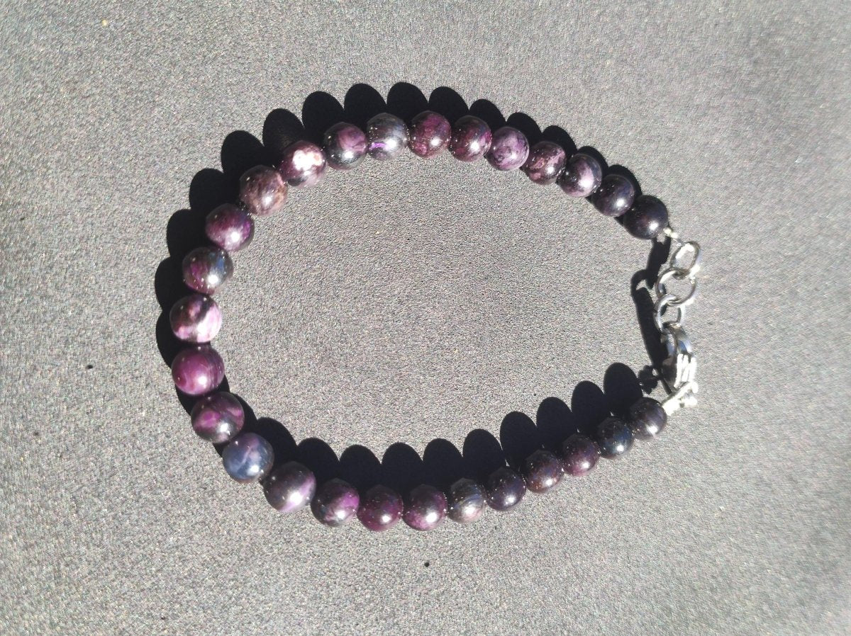 Sugilith Bustamit Richterit Sugilite Edelstein Armband Perlen Heilstein Energie Natur Echt Rarität Selten Schmuck Frau Mann Er Sie Mutter - Art of Nature Berlin