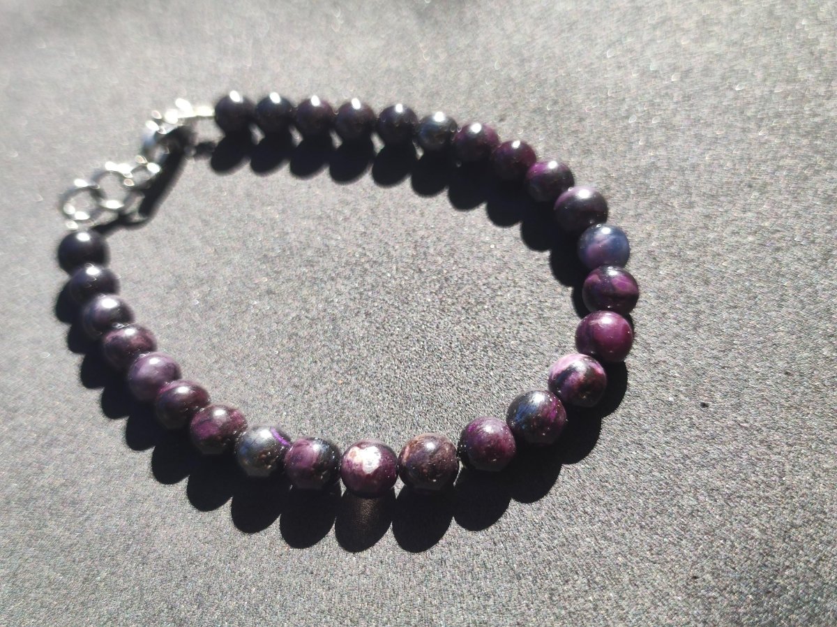 Sugilith Bustamit Richterit Sugilite Edelstein Armband Perlen Heilstein Energie Natur Echt Rarität Selten Schmuck Frau Mann Er Sie Mutter - Art of Nature Berlin