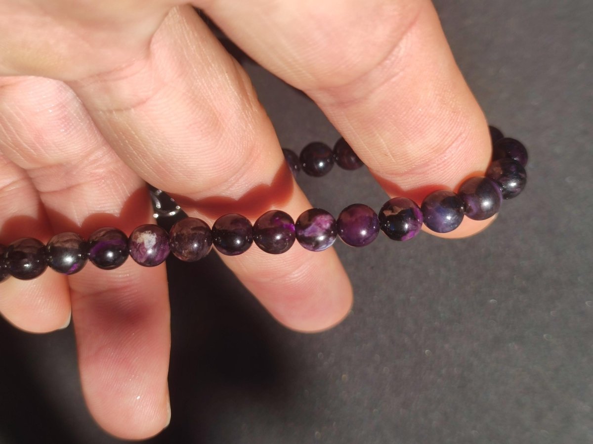 Sugilith Bustamit Richterit Sugilite Edelstein Armband Perlen Heilstein Energie Natur Echt Rarität Selten Schmuck Frau Mann Er Sie Mutter - Art of Nature Berlin