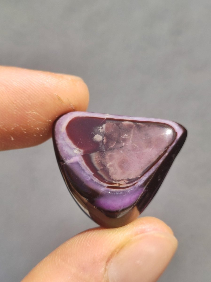 Sugilith & Bustamit - Sammler Deko Heilstein lila Handschmeichler Rarität Meditation Energie Edelstein Kristall Wert Natürlich Unikat - Art of Nature Berlin