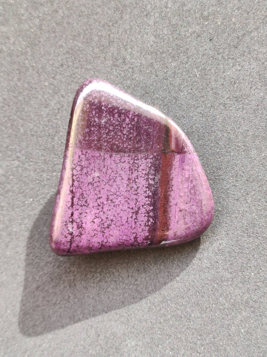 Sugilith ~ Dekostein Heilstein Meditation Energie Edelstein Trommelstein Kristall Mineral Energie Lila pink Investition Wertanlage Natürlich - Art of Nature Berlin