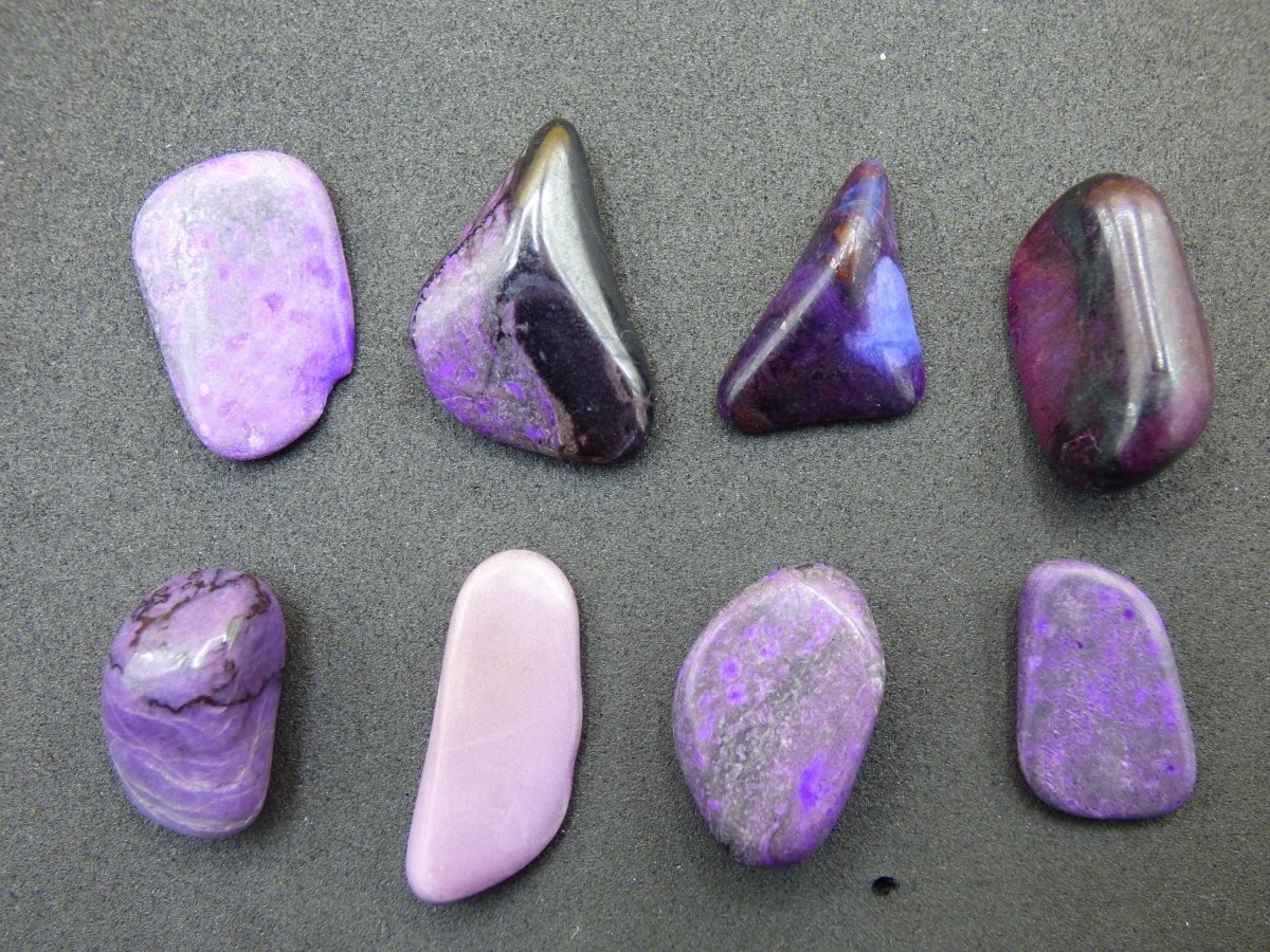 Sugilith ~ Dekostein Heilstein Meditation Energie Edelstein Trommelstein Kristall Mineral Energie Lila pink Investition Wertanlage Natürlich - Art of Nature Berlin