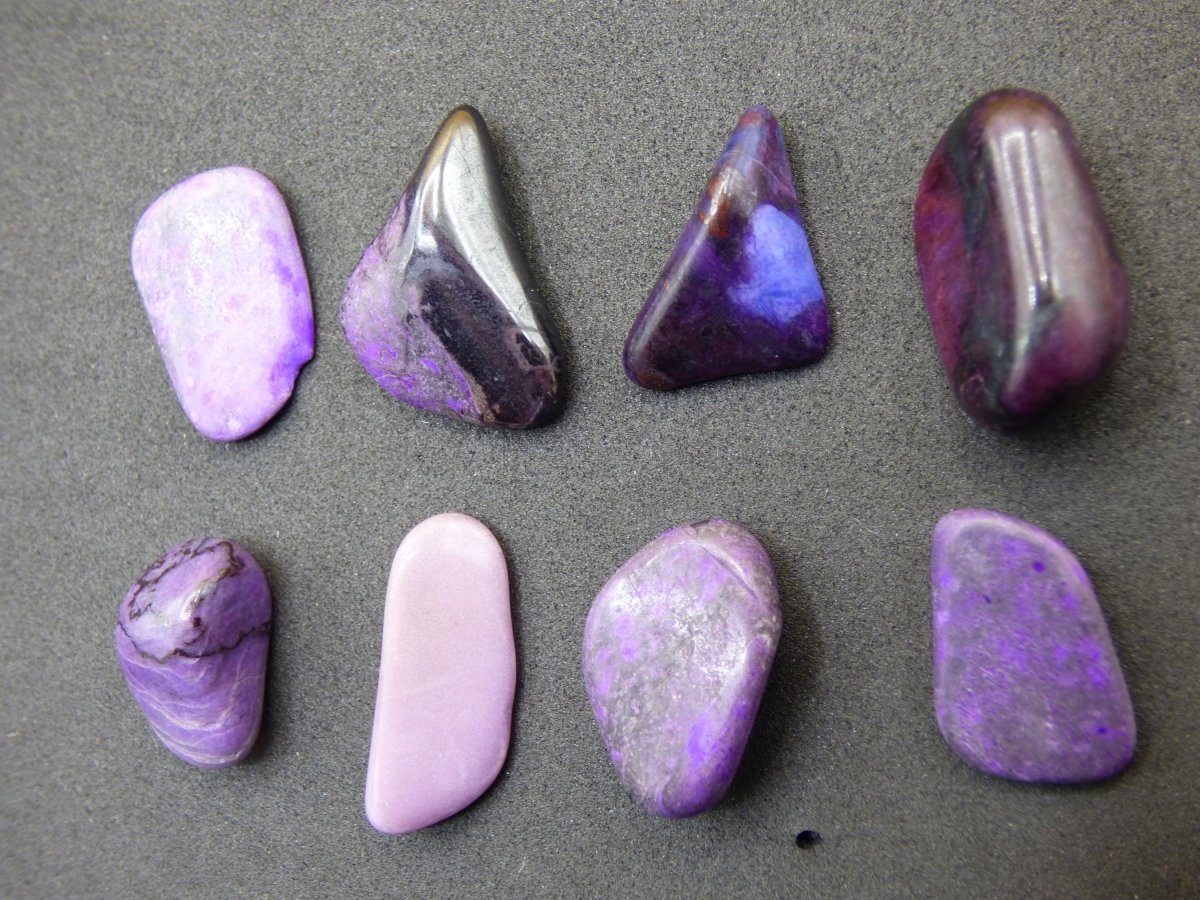 Sugilith ~ Dekostein Heilstein Meditation Energie Edelstein Trommelstein Kristall Mineral Energie Lila pink Investition Wertanlage Natürlich - Art of Nature Berlin