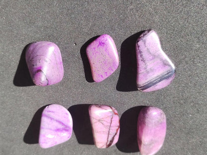 Sugilith ~ Dekostein Heilstein Meditation Energie Edelstein Trommelstein Kristall Mineral Energie Lila pink Investition Wertanlage Natürlich - Art of Nature Berlin