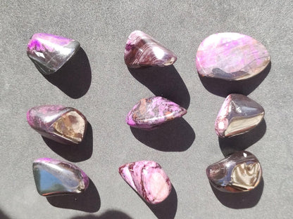 Sugilith ~ Dekostein Heilstein Meditation Energie Edelstein Trommelstein Kristall Mineral Energie Lila pink Investition Wertanlage Natürlich - Art of Nature Berlin